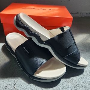 DKNY Ledge Leather Slide Slippers (BNIB, size 8)